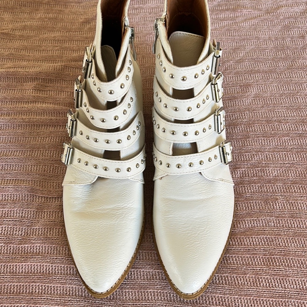 BEAST FASHION Cream Multi-Buckle Ankle Boots